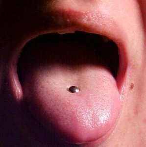 Tongue_piercing